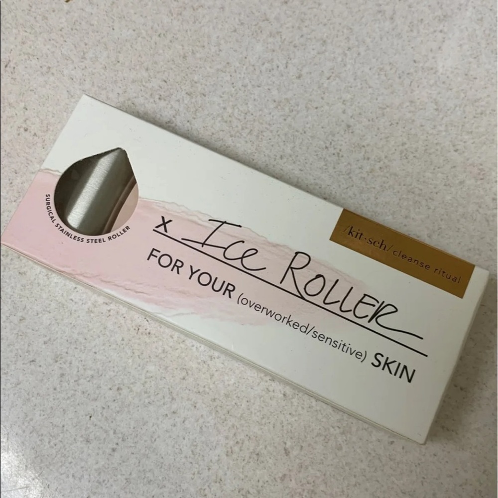 Kitsch face ice roller